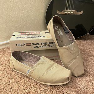 SKECHERS Women's BOBS Plush Canvas Slip-On Shoes